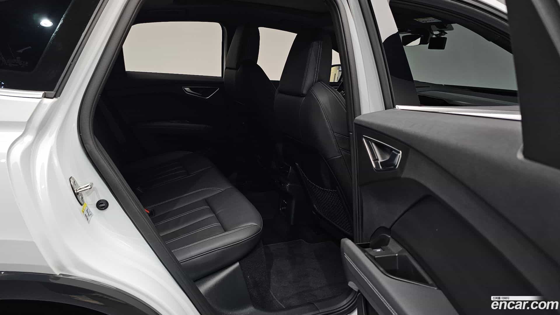 Q4 e-tron Audi 2022.9-OPTION-015