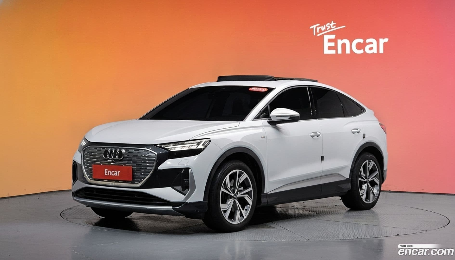 Main__Slider__Photo:Q4 e-tron Audi 2022.9-0