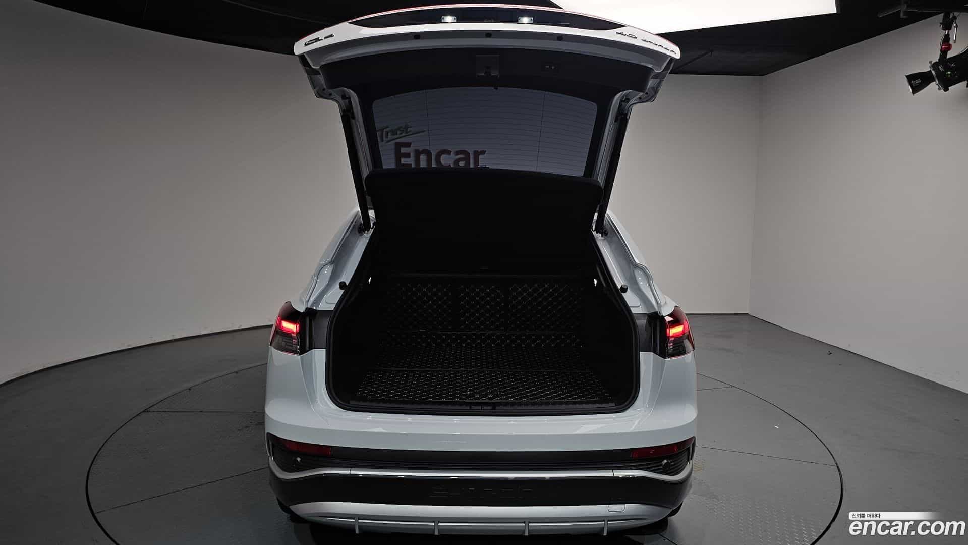 Q4 e-tron Audi 2022.9-OPTION-045