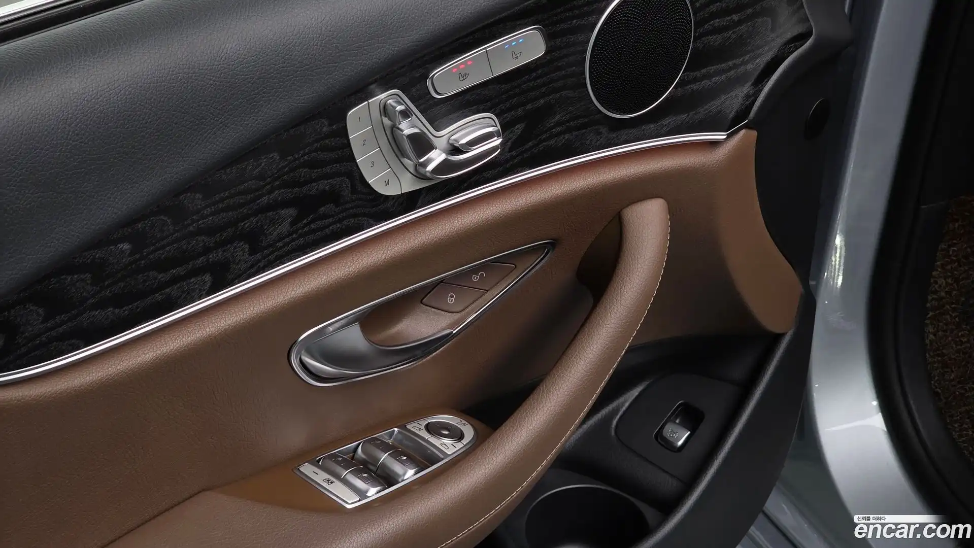 E-Class Mercedes-Benz 2022.6-OPTION-020