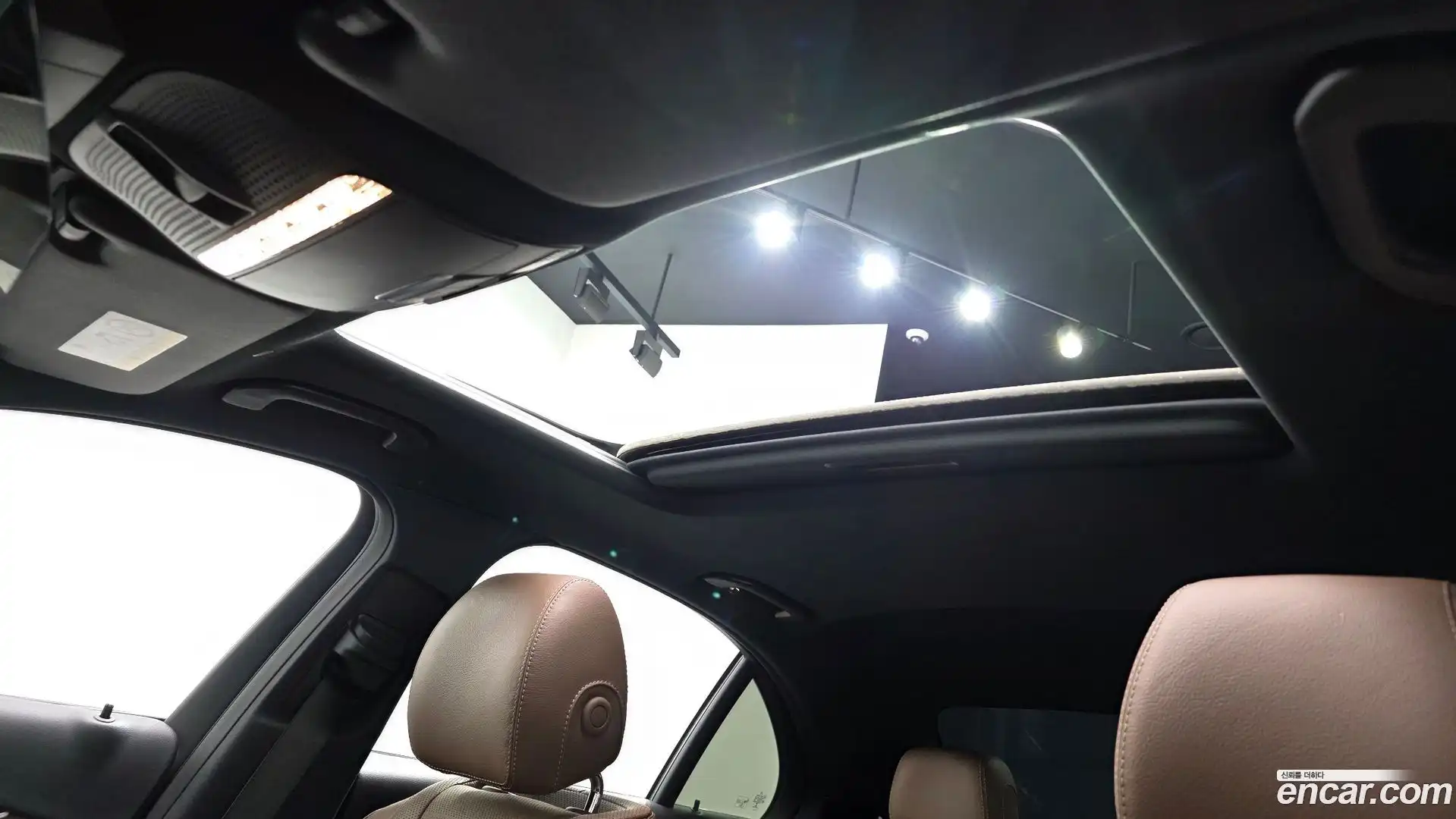 E-Class Mercedes-Benz 2022.6-OPTION-023