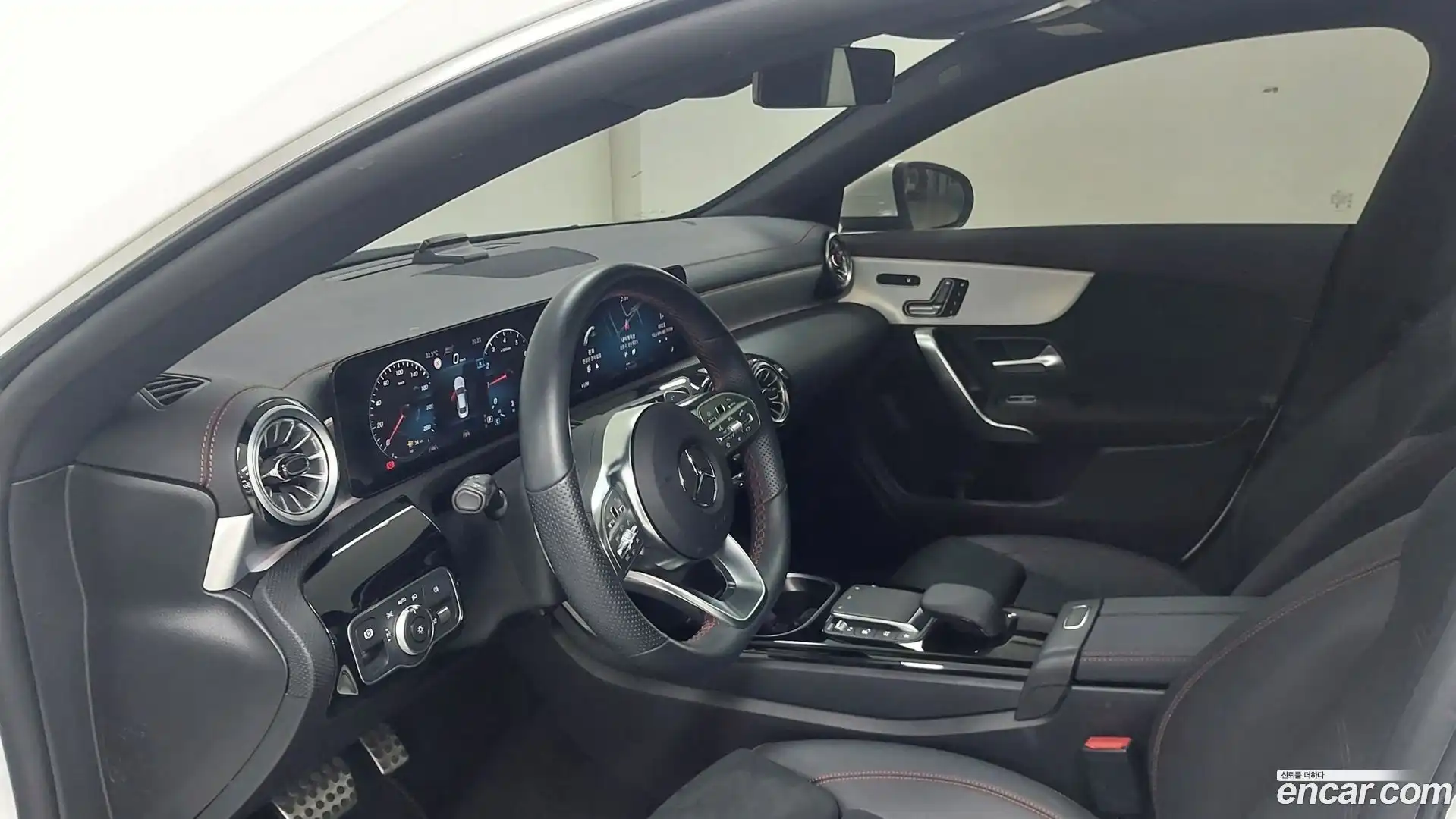 CLA-Class Mercedes-Benz 2023.5-INNER-009