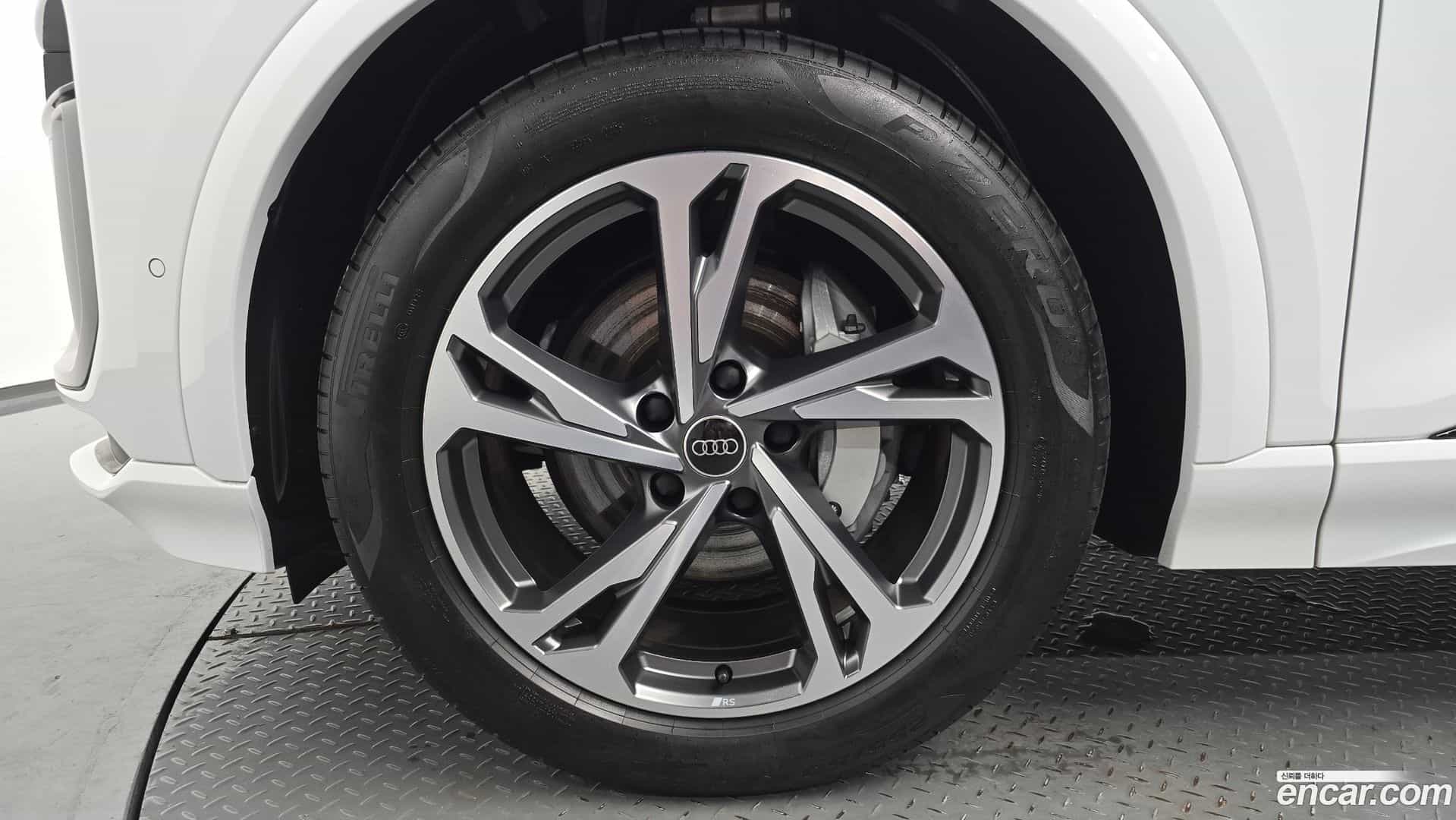 Q6 e-tron Audi 2025.8-OUTER-005