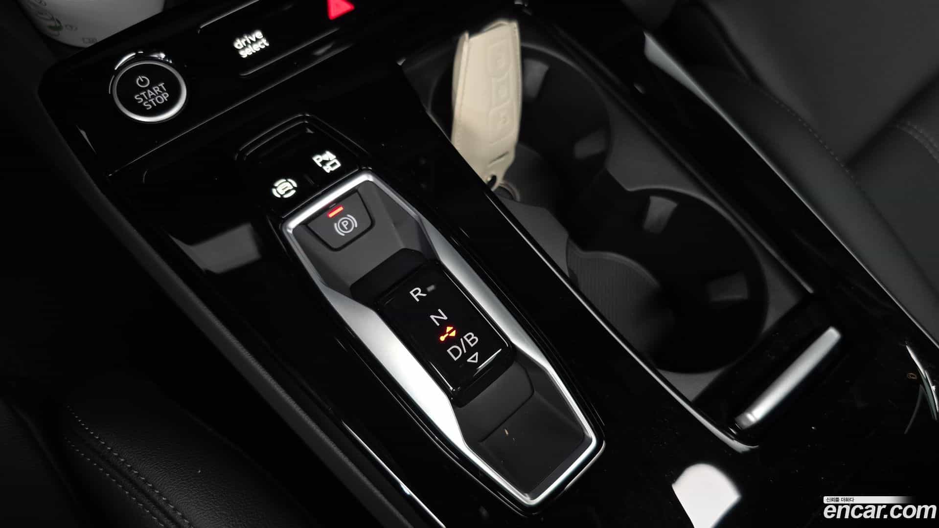 Q6 e-tron Audi 2025.8-INNER-009