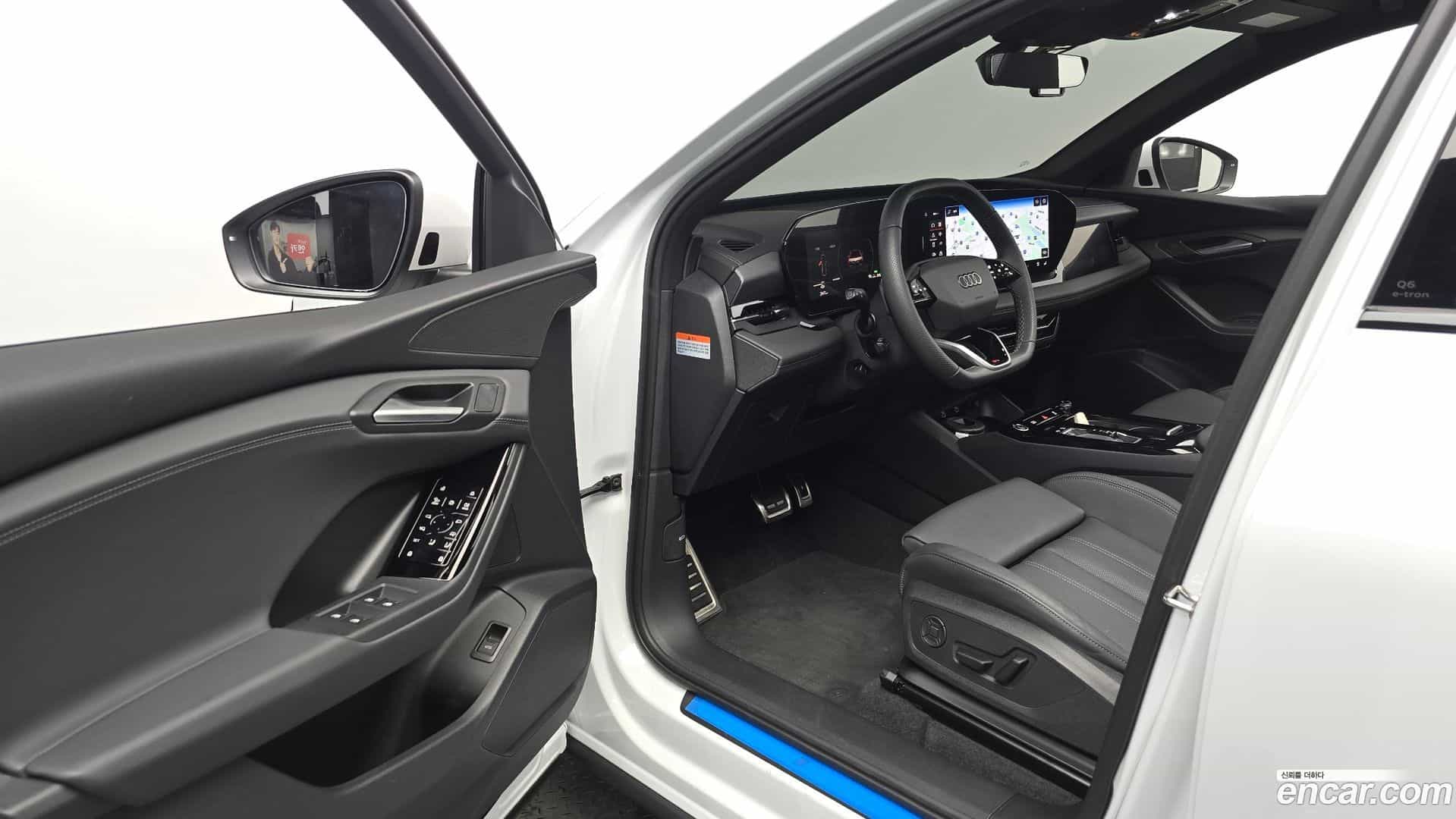 Q6 e-tron Audi 2025.8-INNER-010