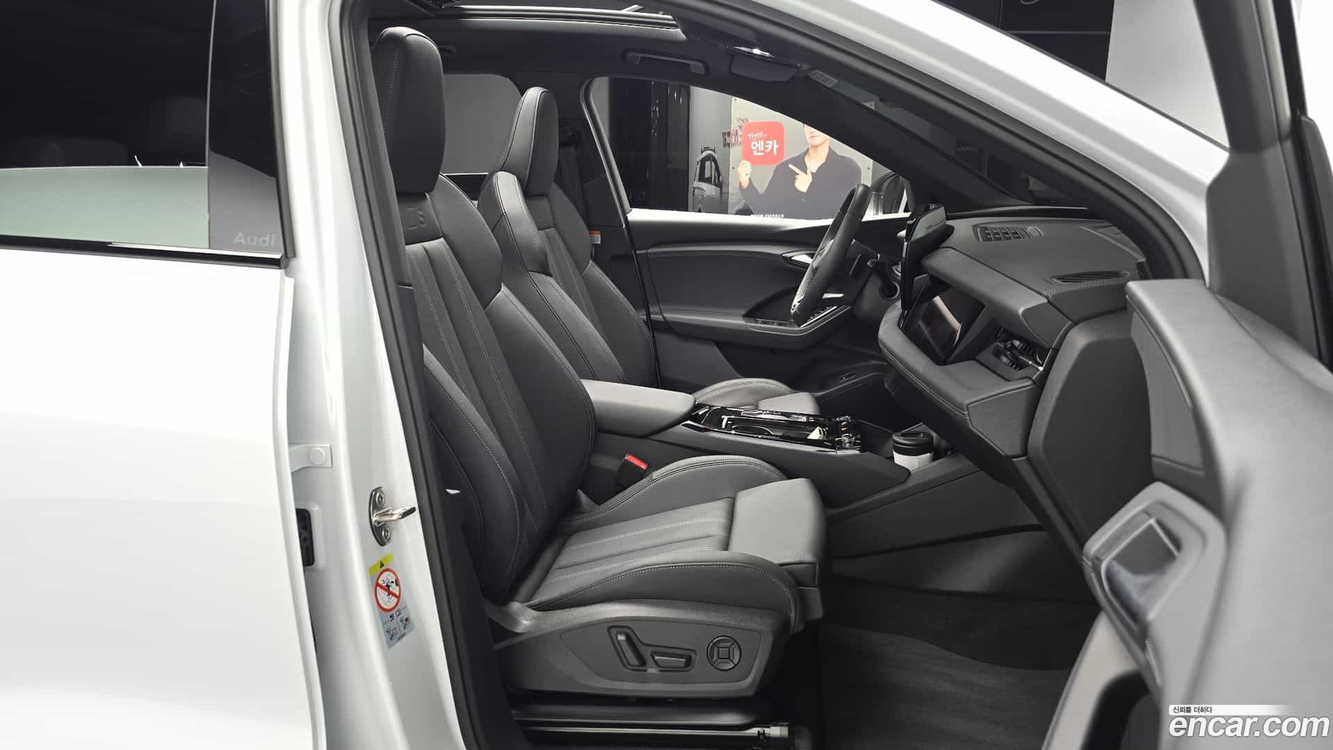 Q6 e-tron Audi 2025.8-OPTION-015