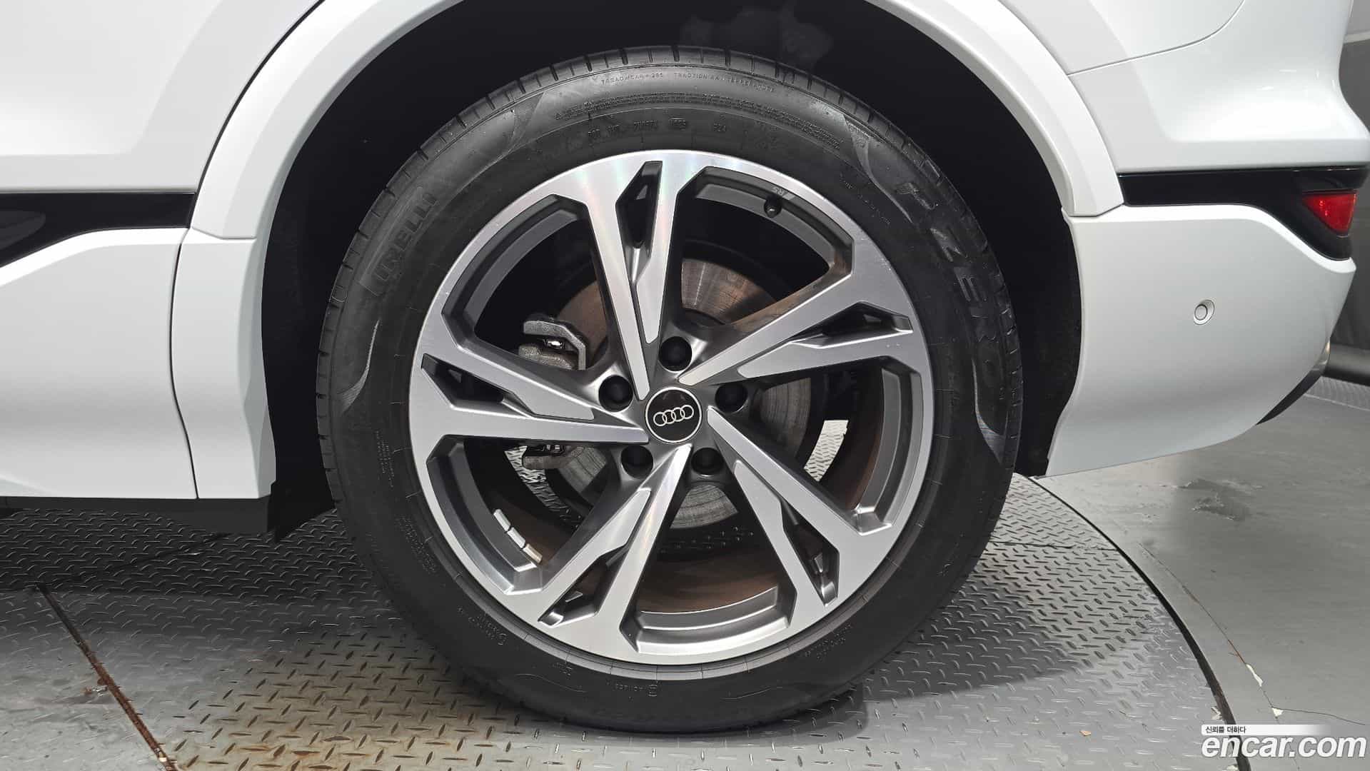 Q6 e-tron Audi 2025.8-OUTER-031