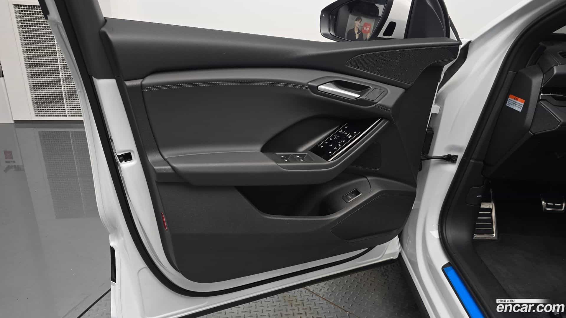 Q6 e-tron Audi 2025.8-INNER-034