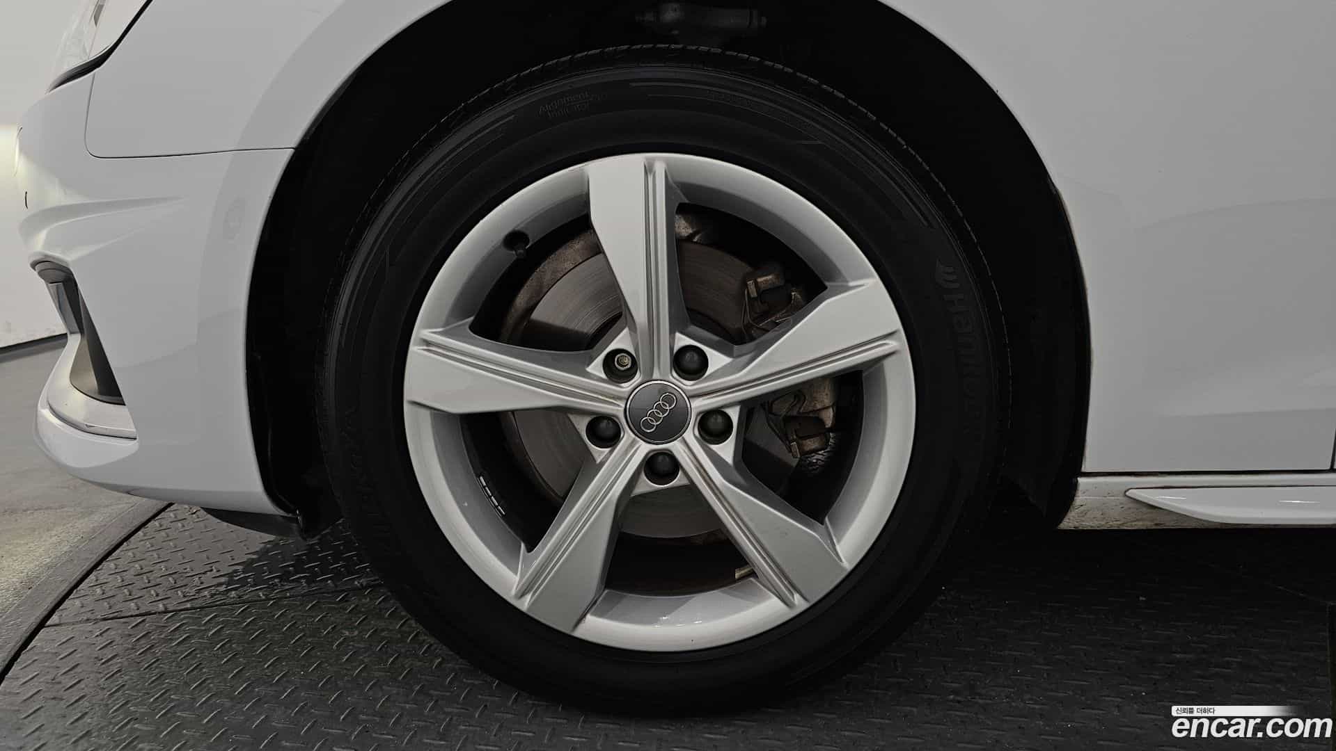 A4 Audi 2021.11-OUTER-005