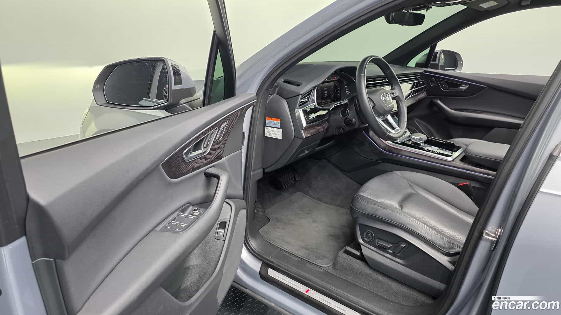 Q7 Audi 2021.10-INNER-010