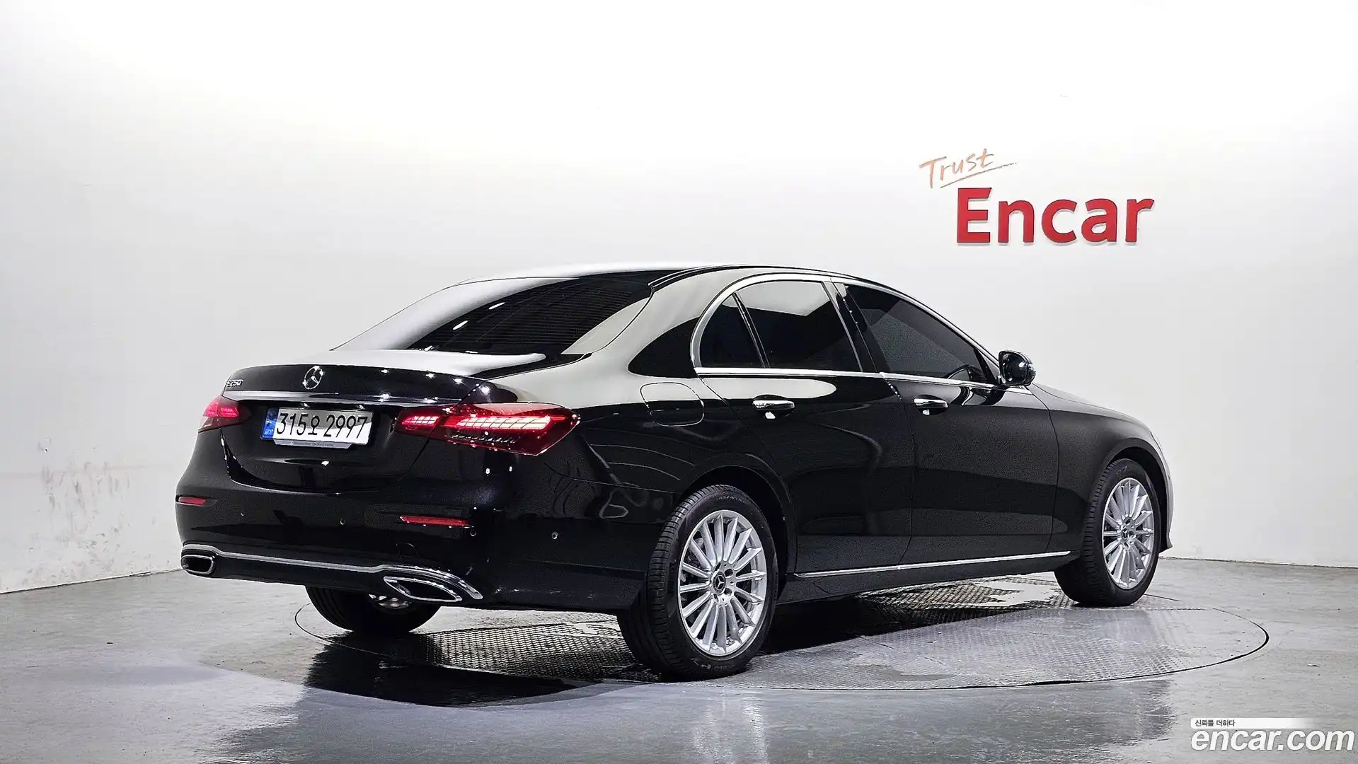 E-Class Mercedes-Benz 2022.9-OUTER-002