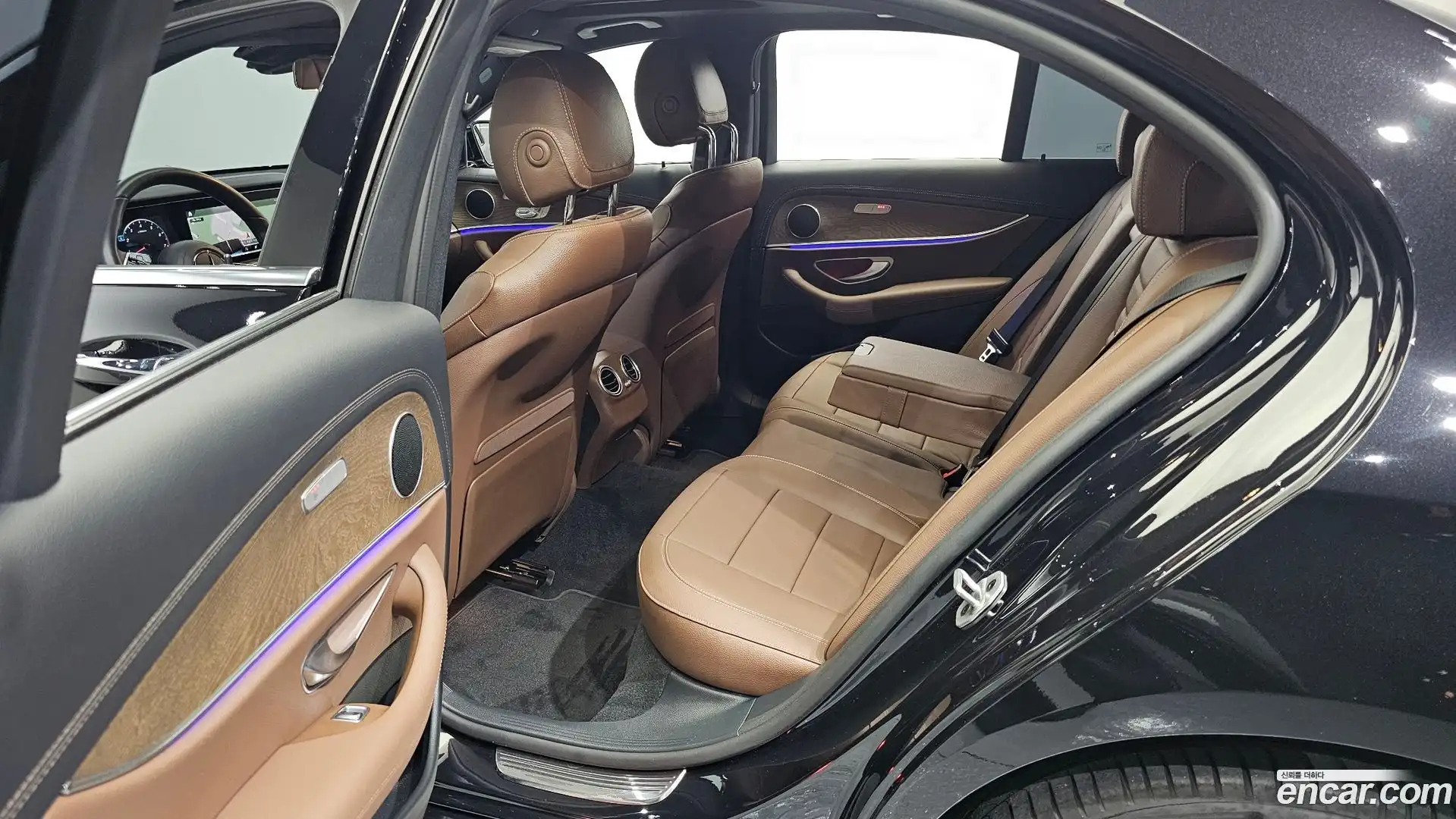 E-Class Mercedes-Benz 2022.9-OPTION-016