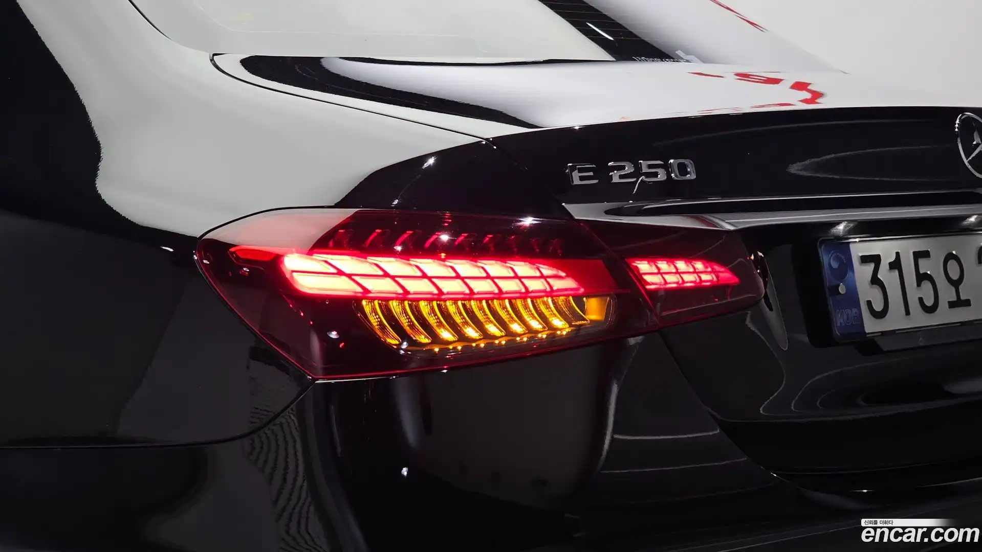 E-Class Mercedes-Benz 2022.9-OUTER-033