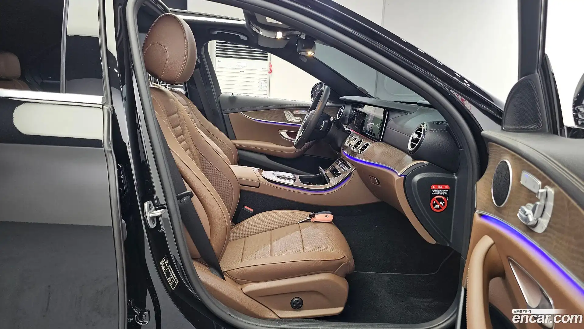 E-Class Mercedes-Benz 2022.9-INNER-036