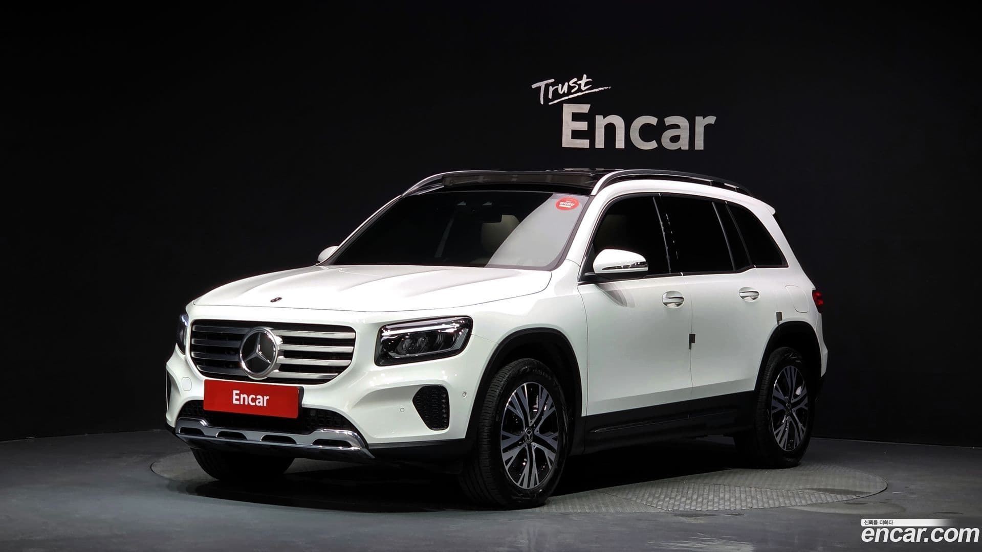 Main__Slider__Photo:GLB-Class Mercedes-Benz 2024.2-0