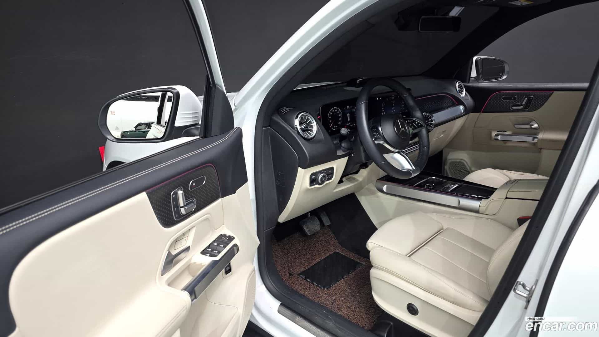 GLB-Class Mercedes-Benz 2024.2-INNER-010
