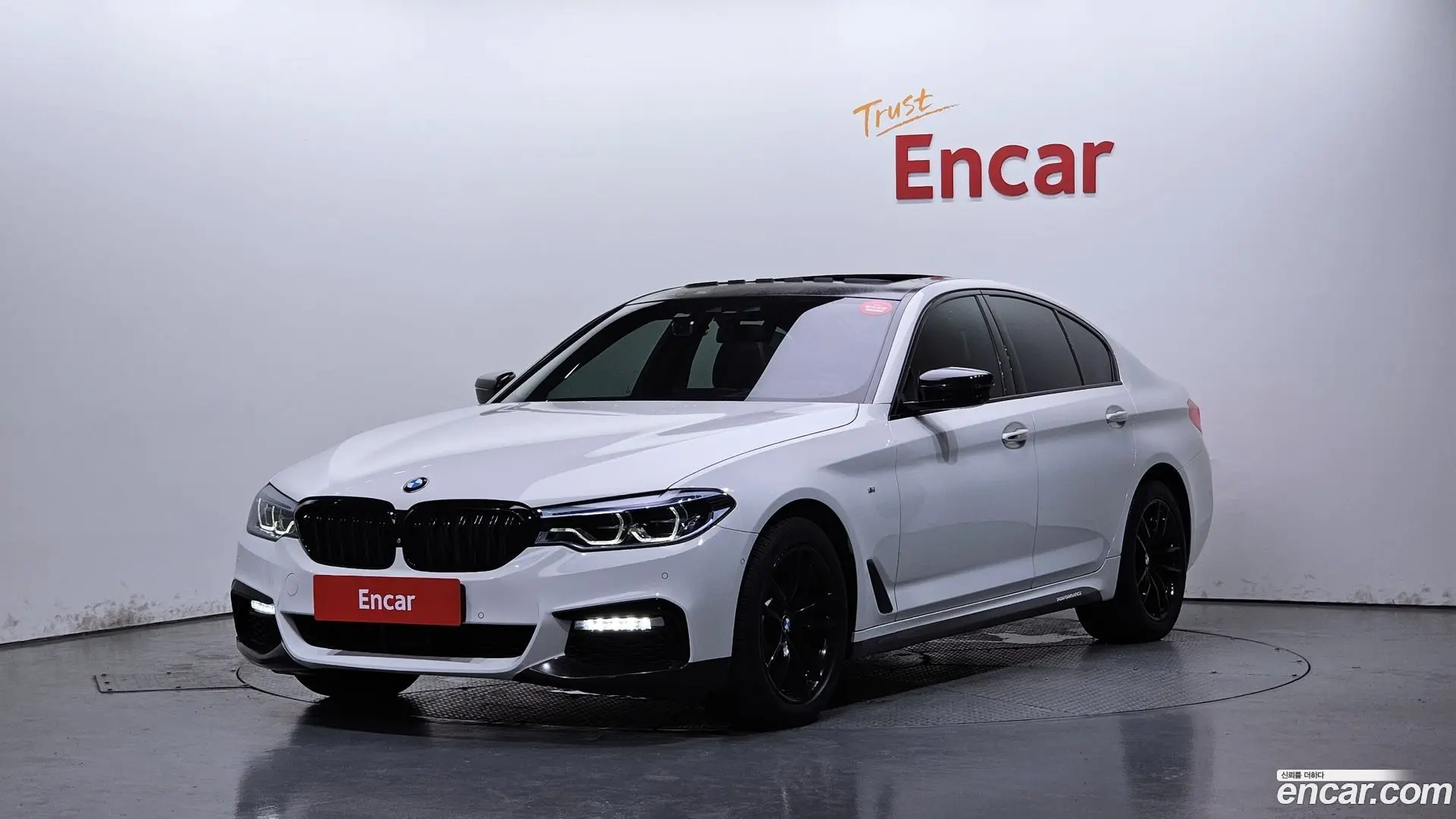 Main__Slider__Photo:5-Series BMW 2018.5-0