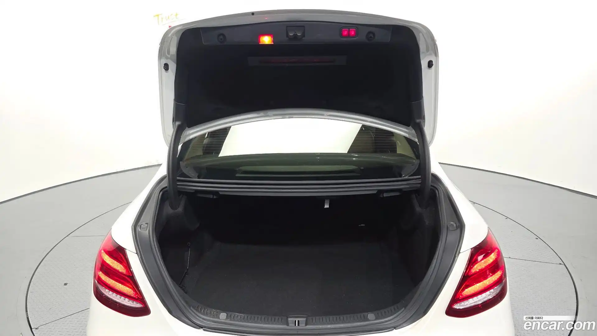 E-Class Mercedes-Benz 2016.5-OPTION-024
