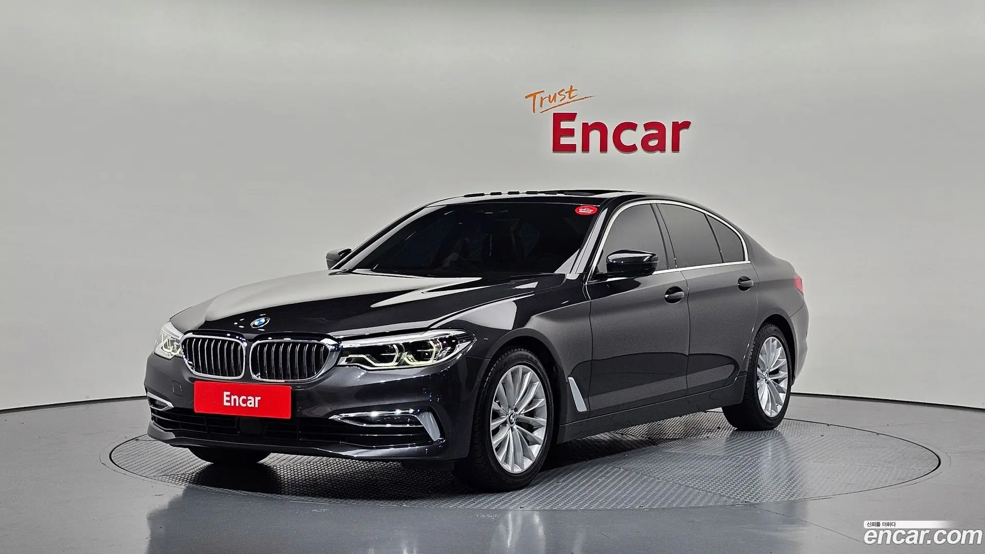 Main__Slider__Photo:5-Series BMW 2019.10-0