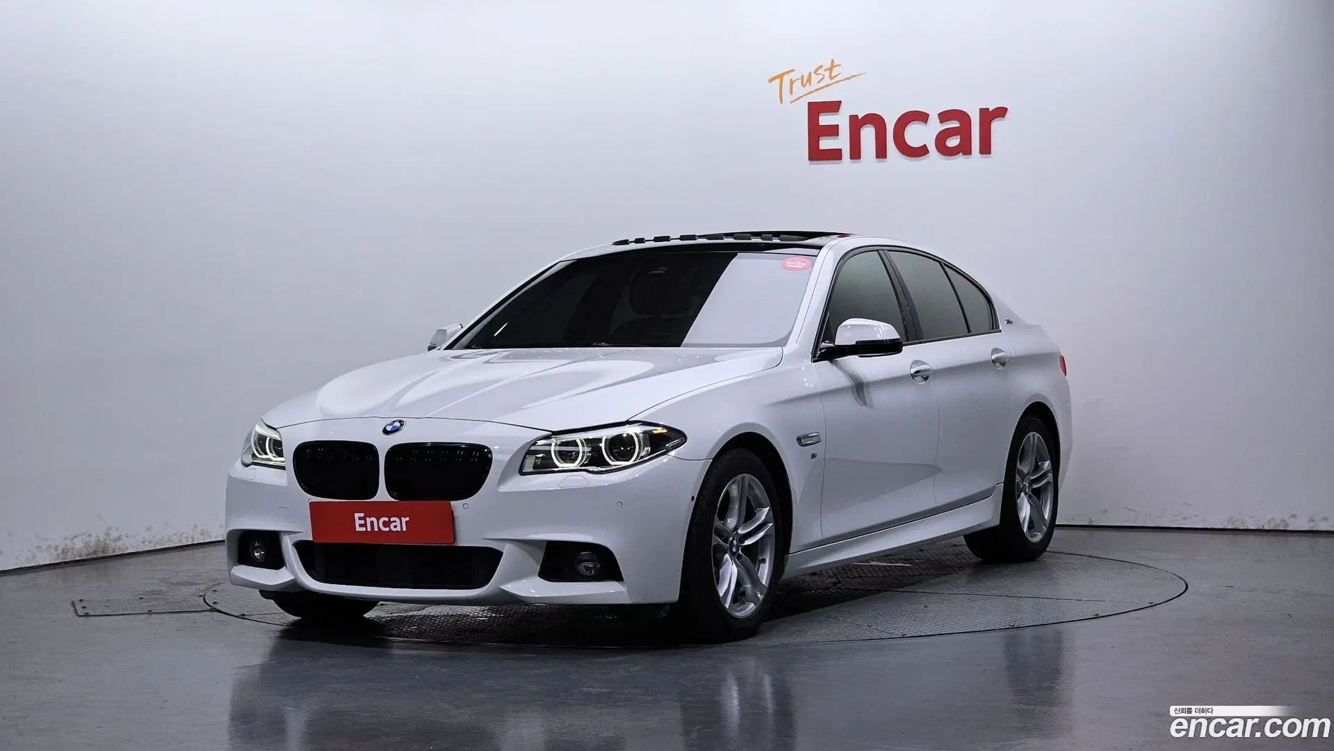 Main__Slider__Photo:5-Series BMW 2016.10-0