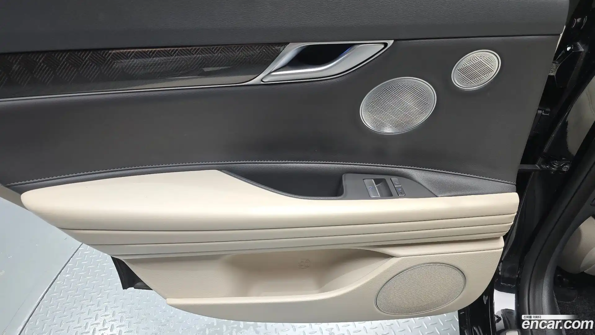 G80 Genesis 2023.1-INNER-034