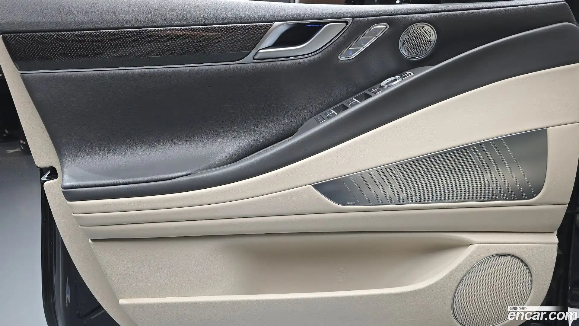 G80 Genesis 2023.1-INNER-035