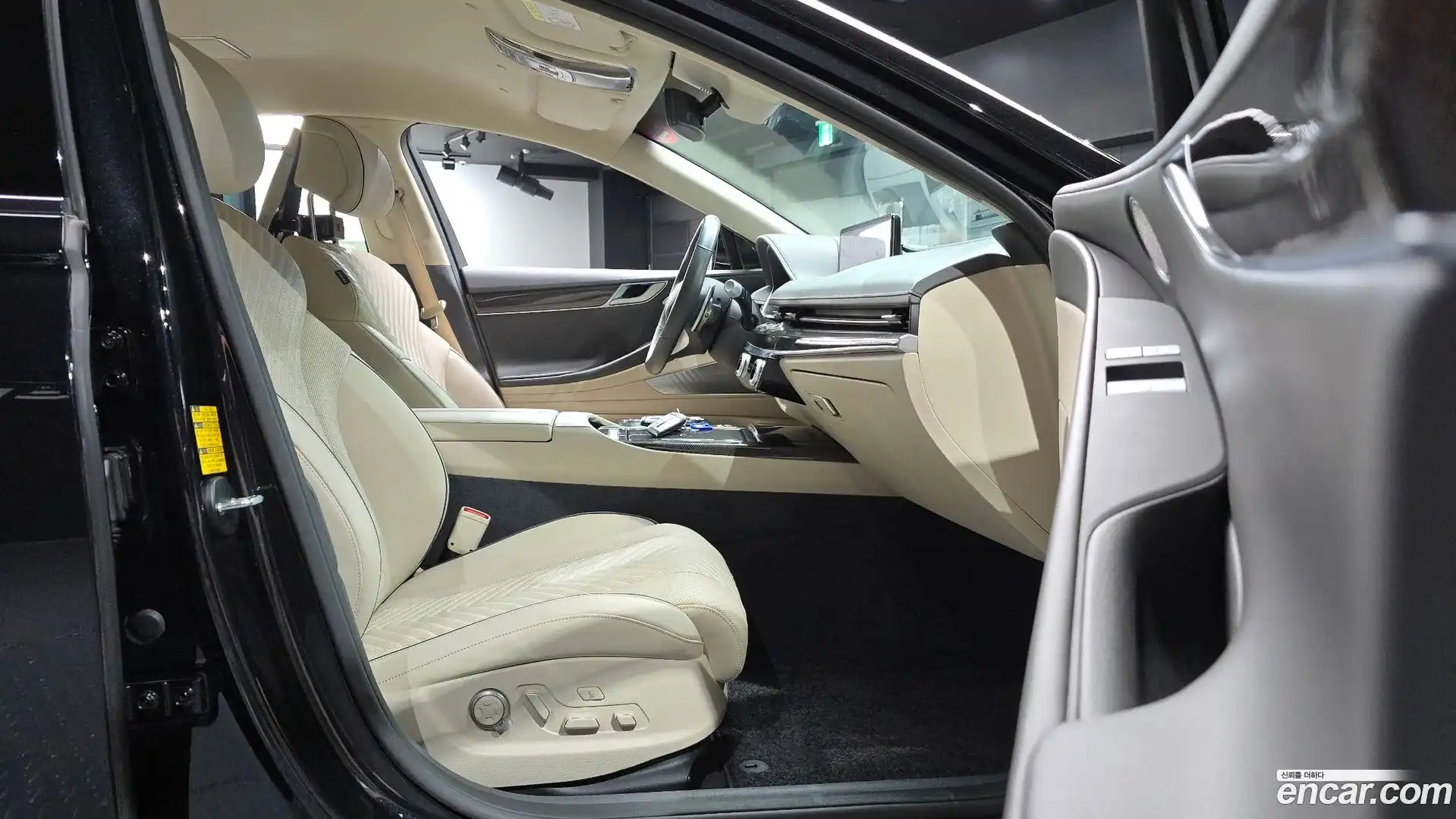 G80 Genesis 2023.1-INNER-036