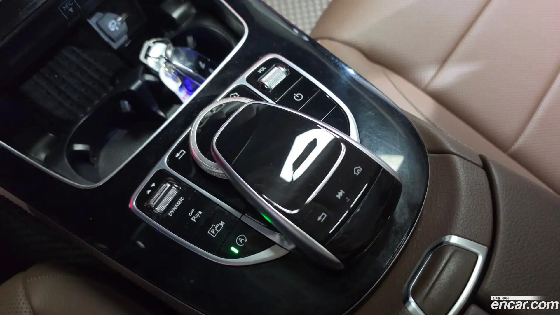 E-Class Mercedes-Benz 2018.10-OPTION-021