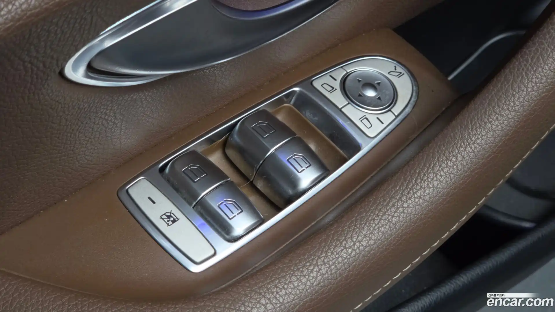 E-Class Mercedes-Benz 2018.10-OPTION-024