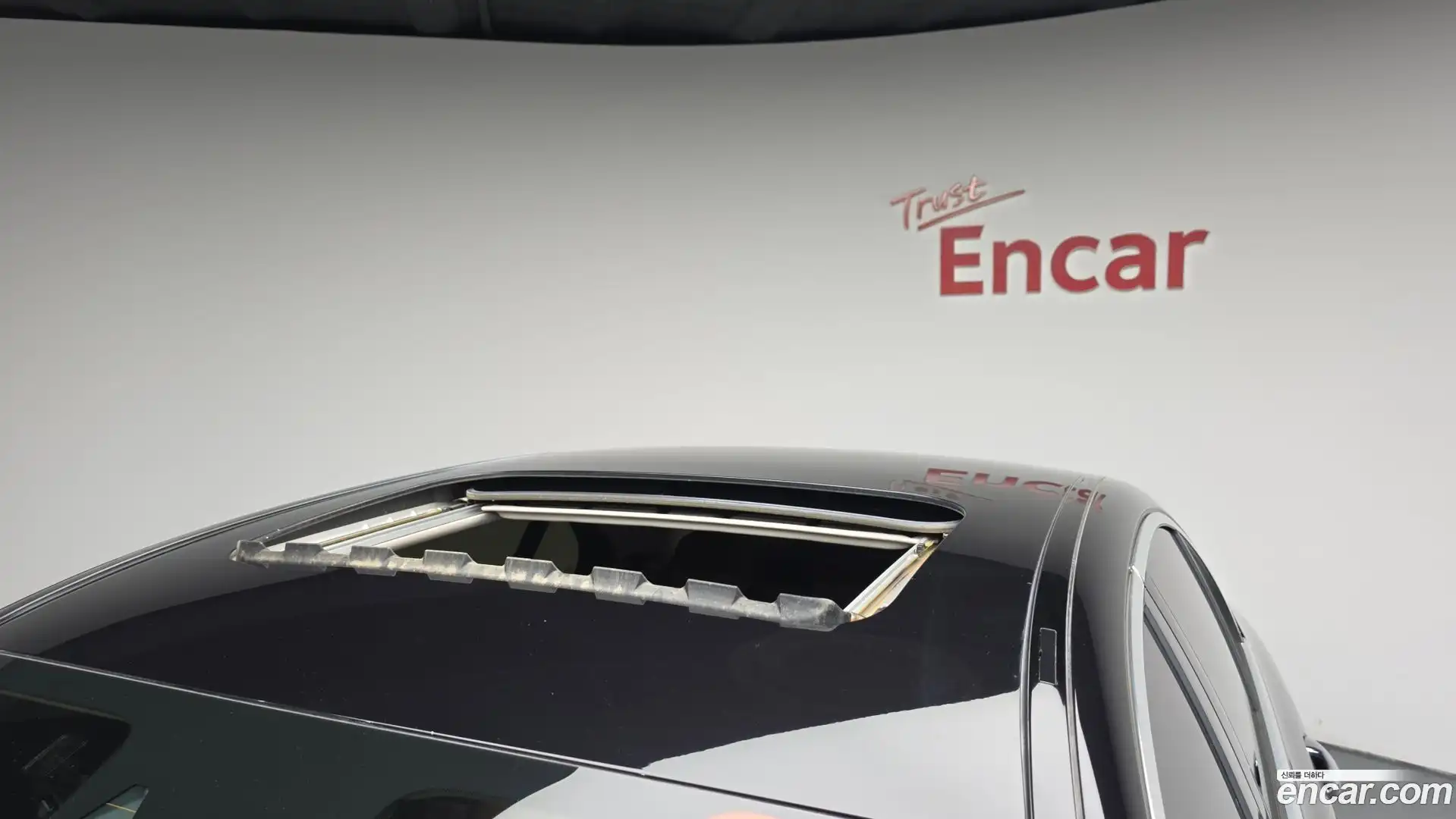 E-Class Mercedes-Benz 2018.10-OPTION-044