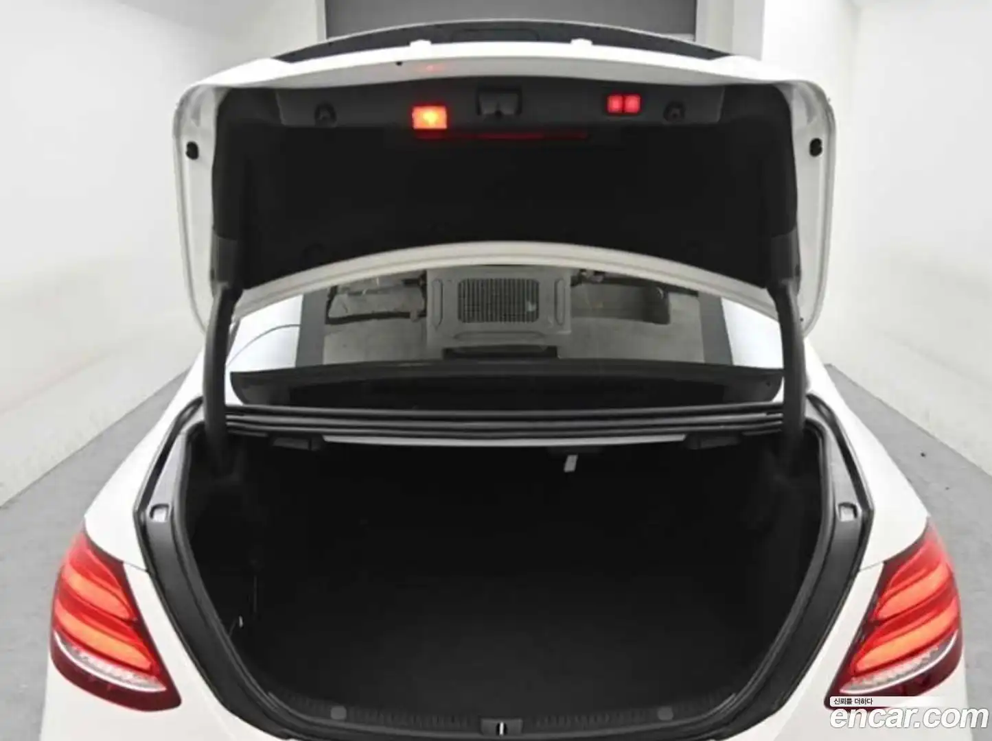 E-Class Mercedes-Benz 2019.3-OPTION-023