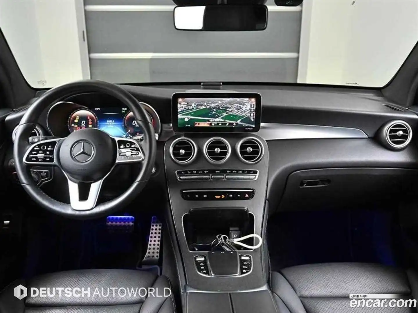 GLC-Class Mercedes-Benz 2020.0-INNER-007