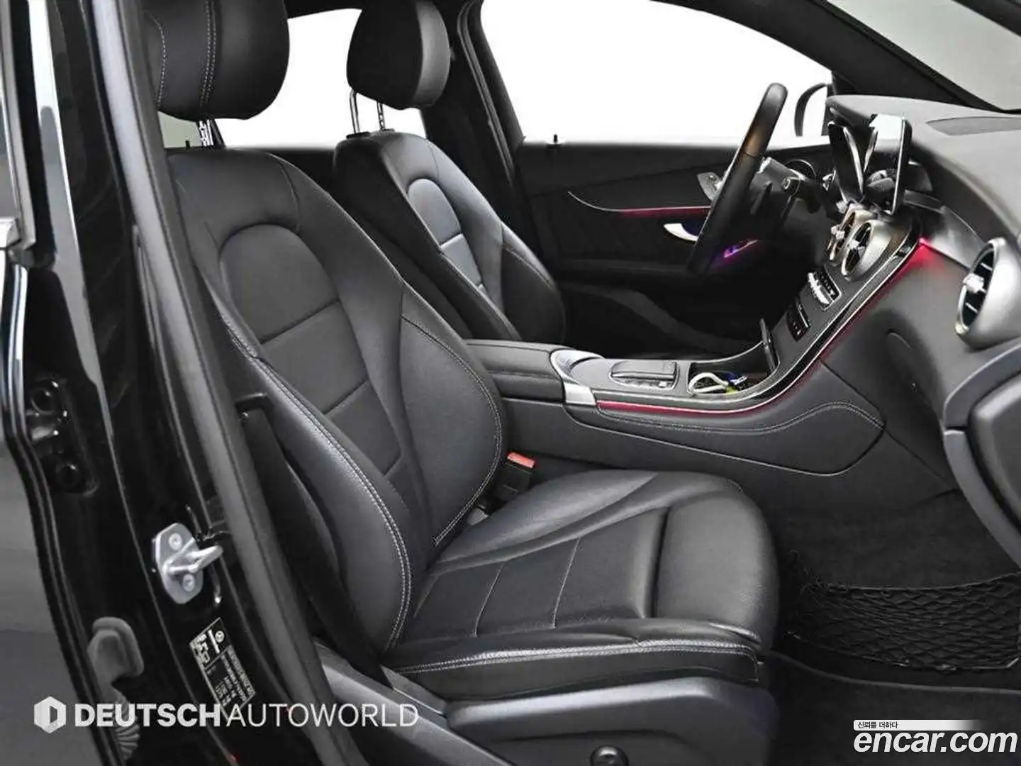 GLC-Class Mercedes-Benz 2020.0-INNER-010