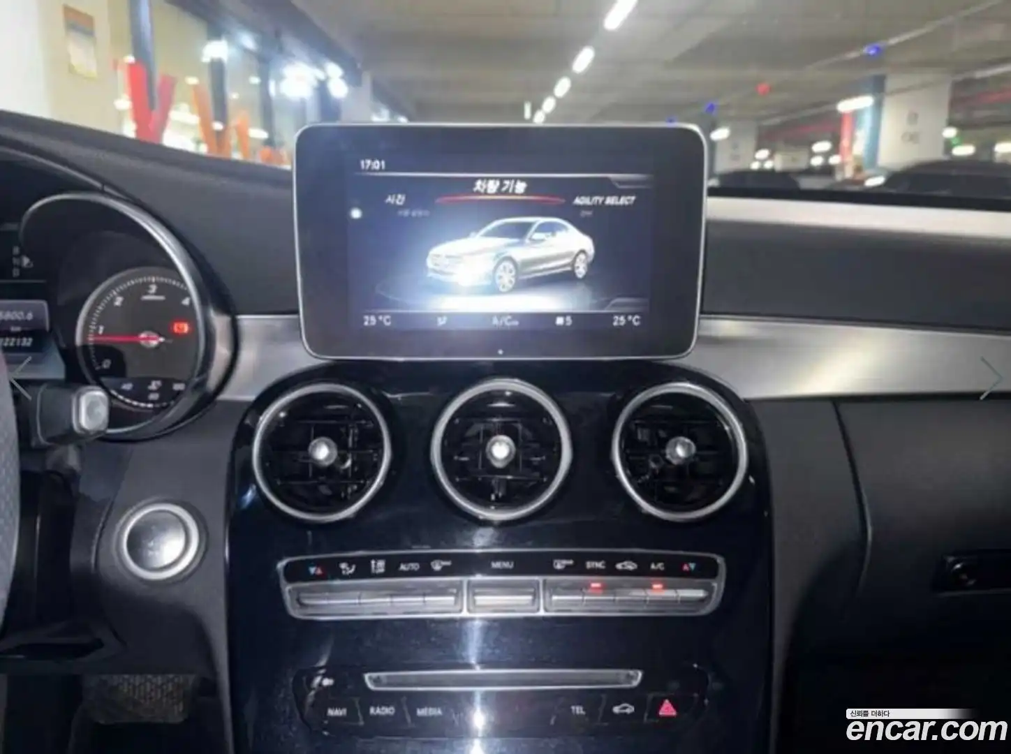 C-Class Mercedes-Benz 2015.1-INNER-010