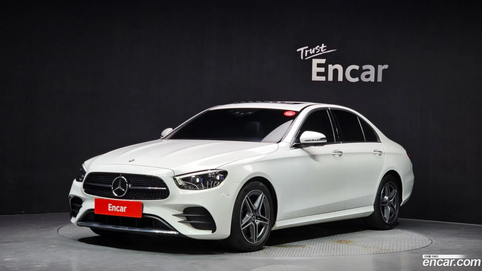 Main__Slider__Photo:E-Class Mercedes-Benz 2023.0-0