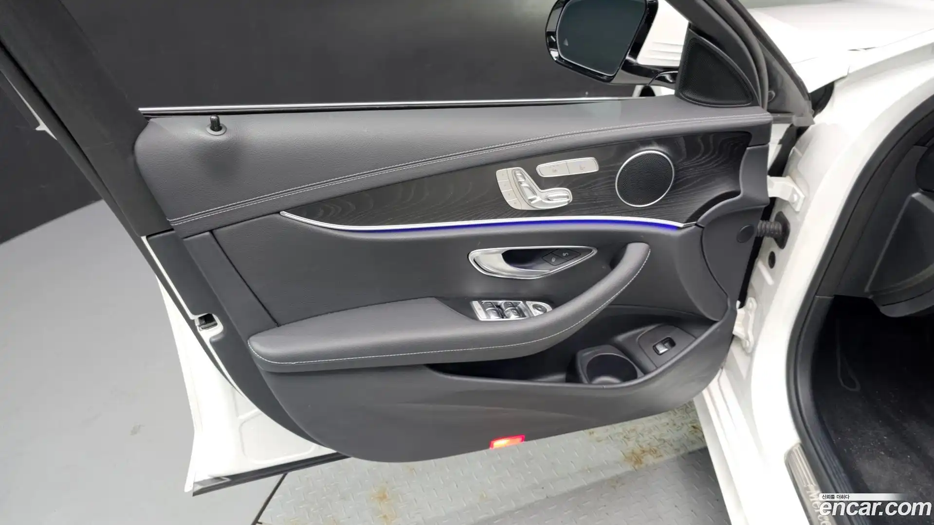 E-Class Mercedes-Benz 2023.0-INNER-034
