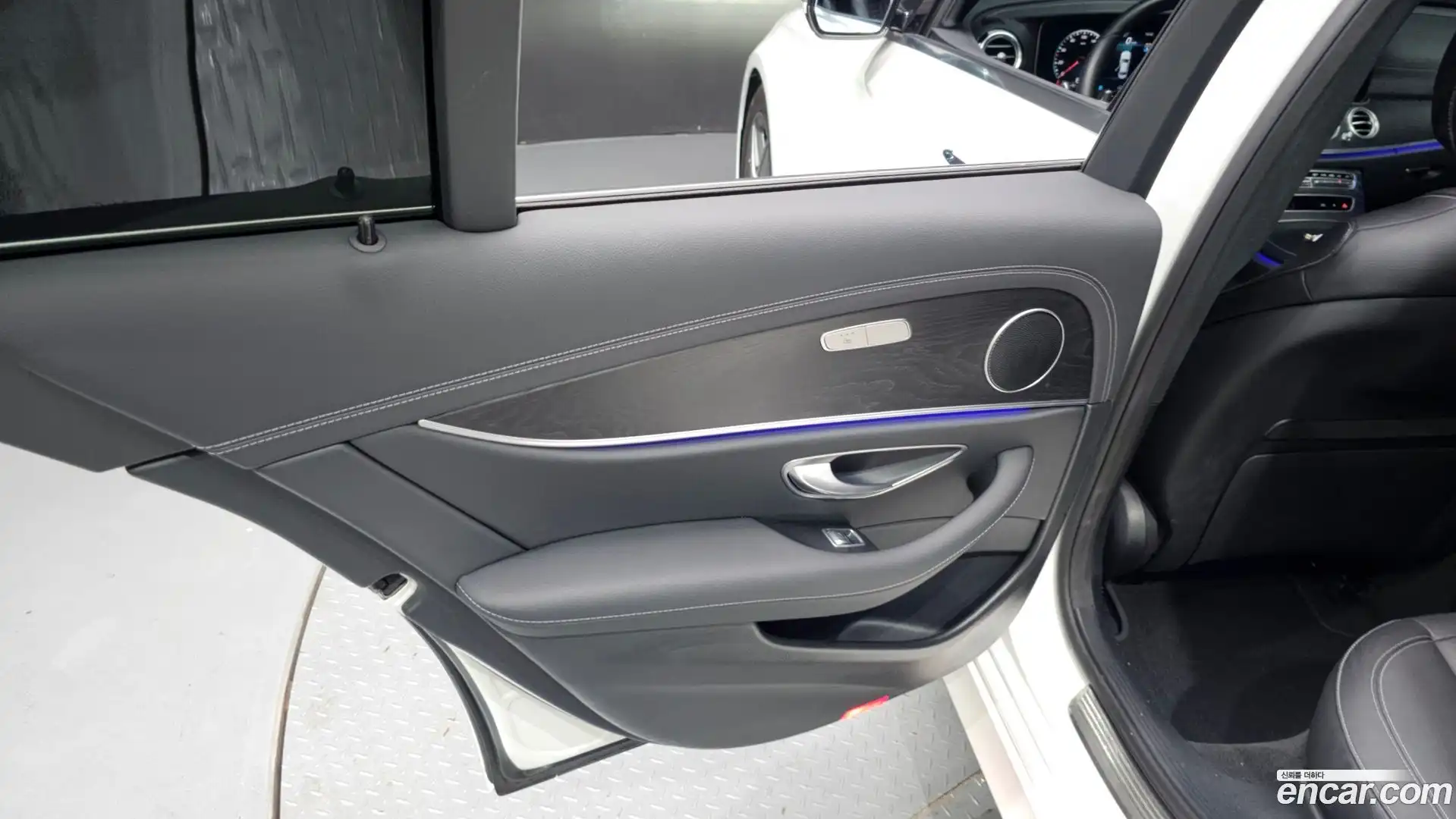 E-Class Mercedes-Benz 2023.0-INNER-035