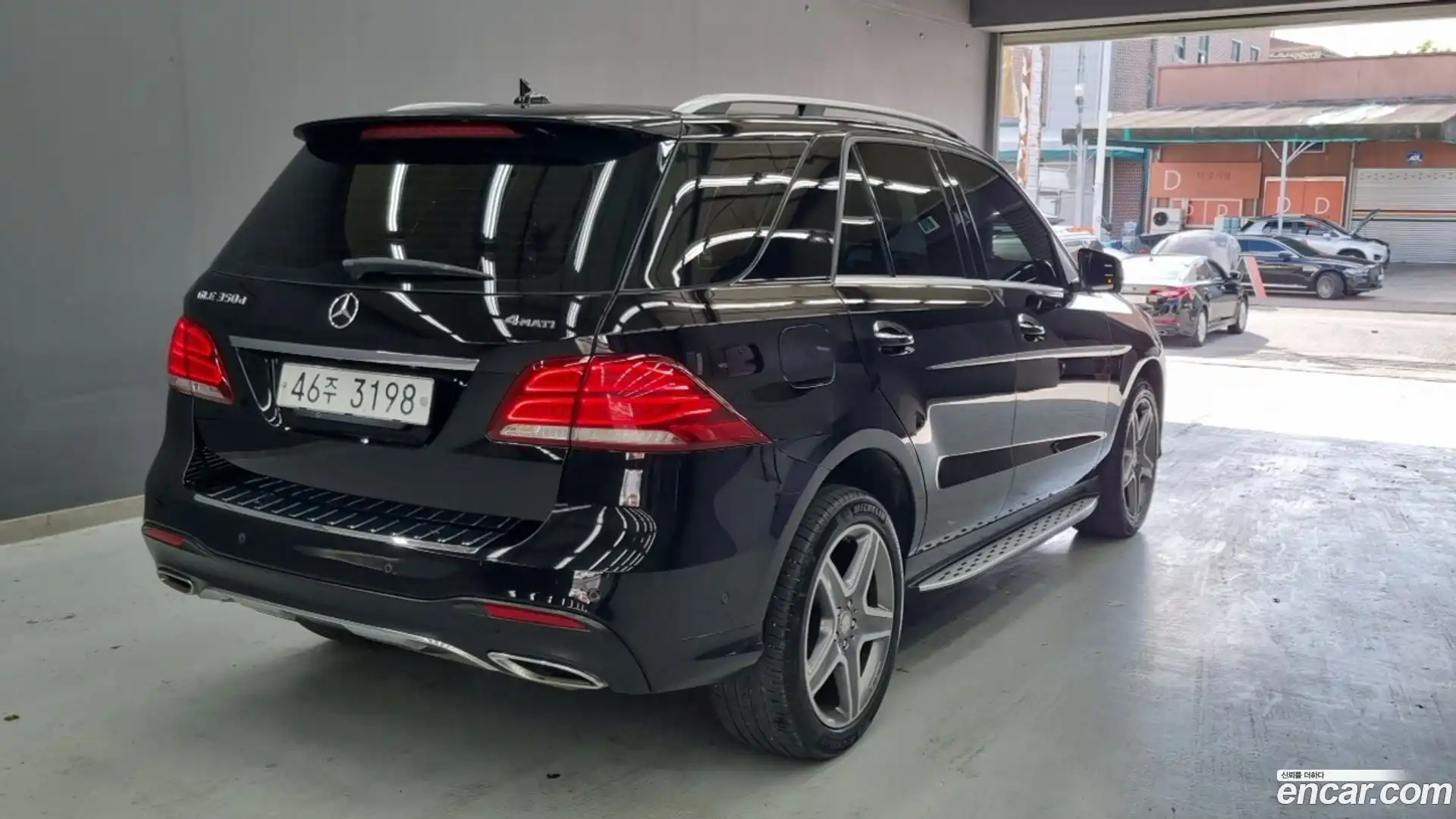 GLE-Class Mercedes-Benz 2017.0-OUTER-002