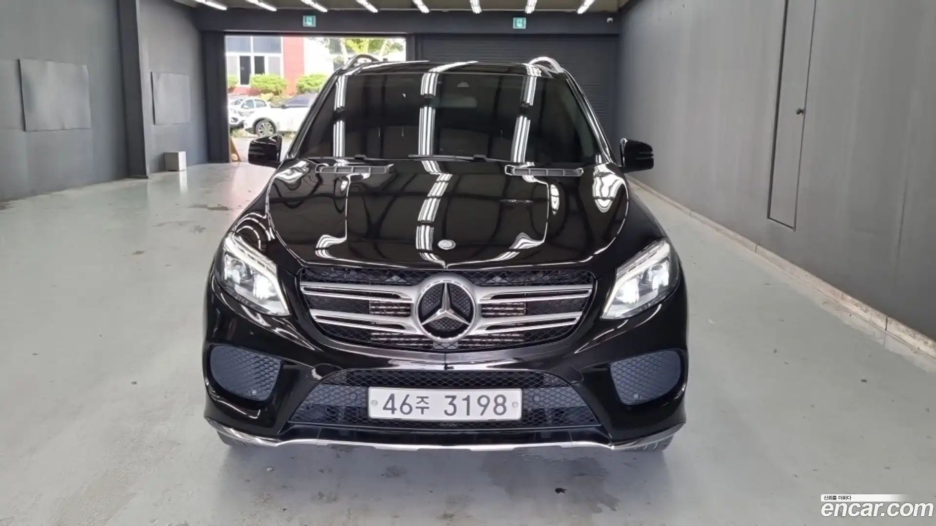 GLE-Class Mercedes-Benz 2017.0-OUTER-003