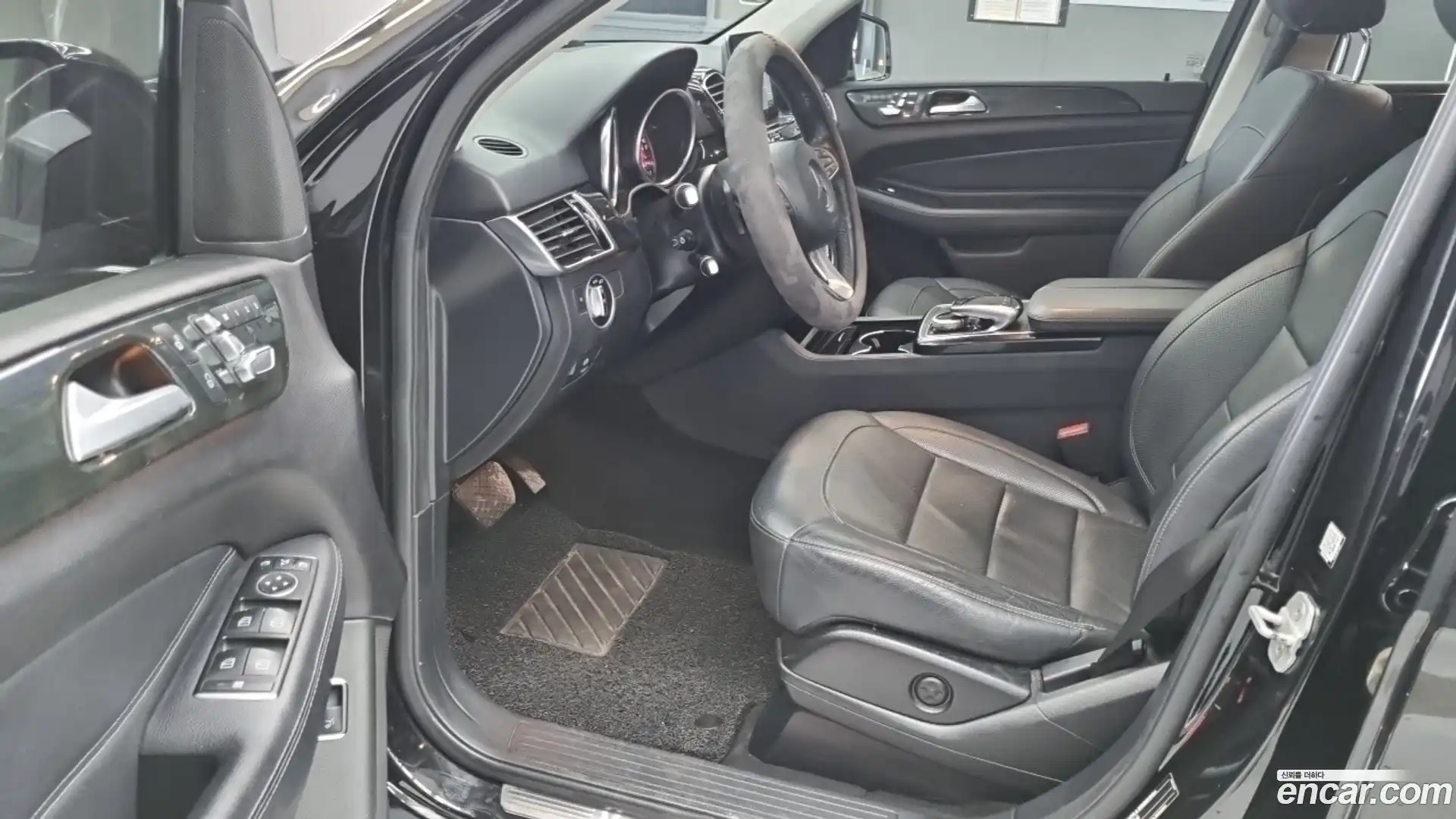 GLE-Class Mercedes-Benz 2017.0-INNER-010