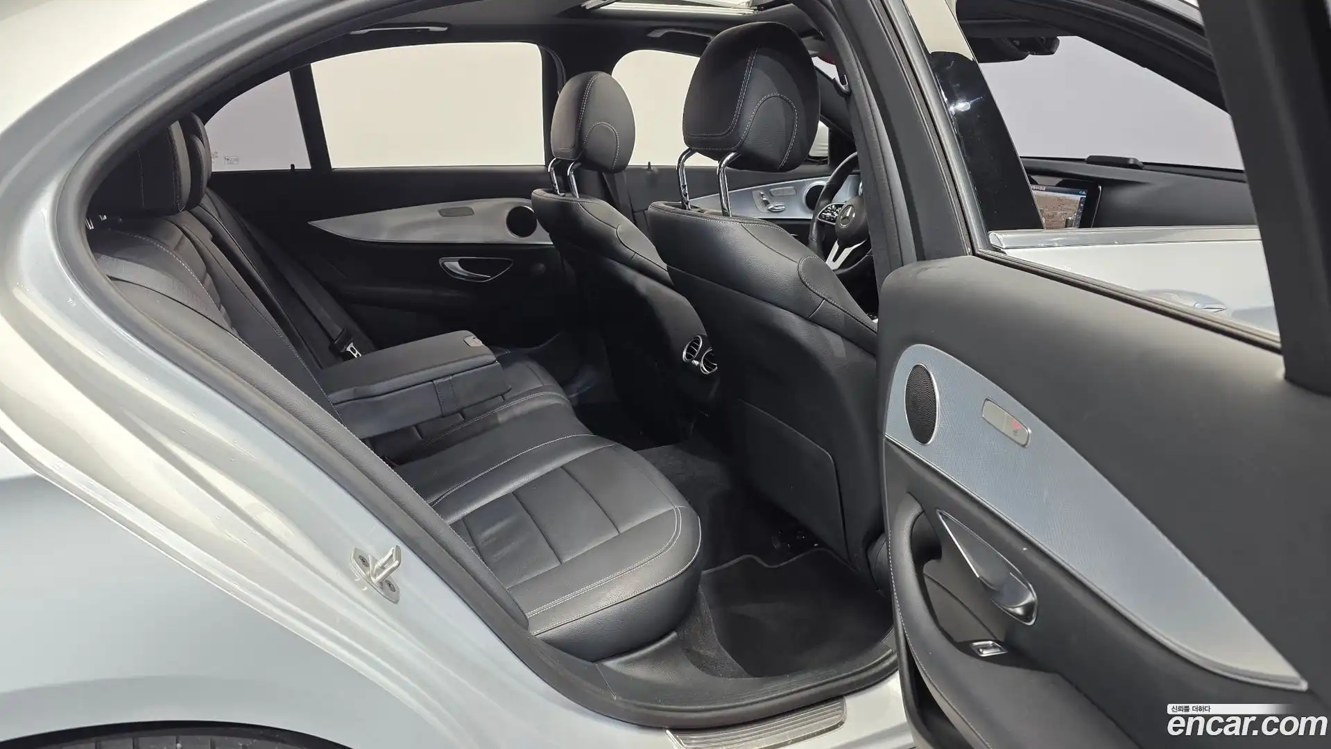 E-Class Mercedes-Benz 2019.11-OPTION-016