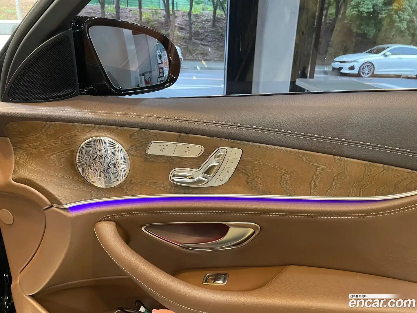 E-Class Mercedes-Benz 2018.10-OPTION-017