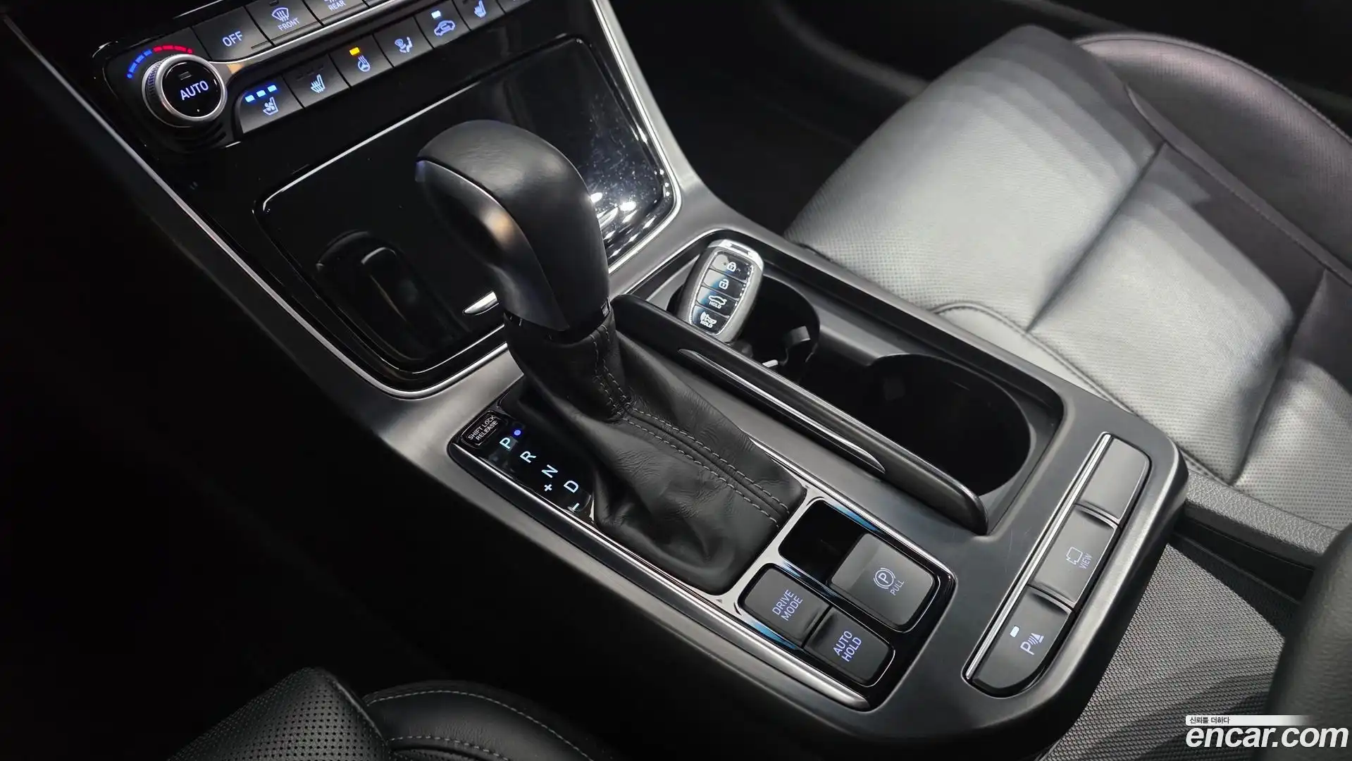 Grandeur Hyundai 2018.10-INNER-009