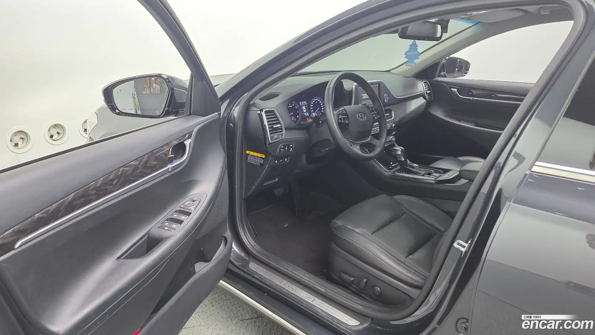 Grandeur Hyundai 2018.10-INNER-010