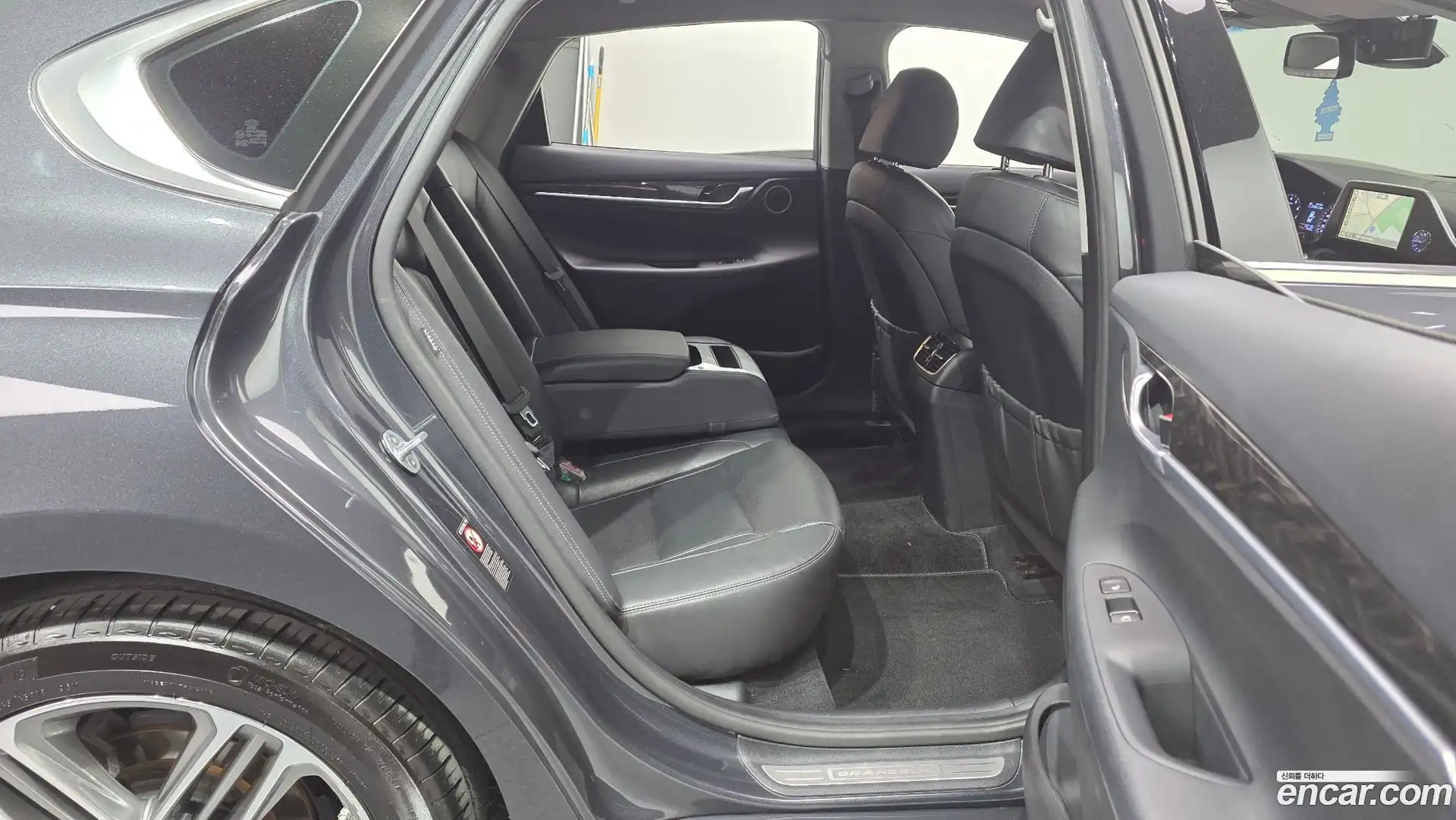 Grandeur Hyundai 2018.10-OPTION-015