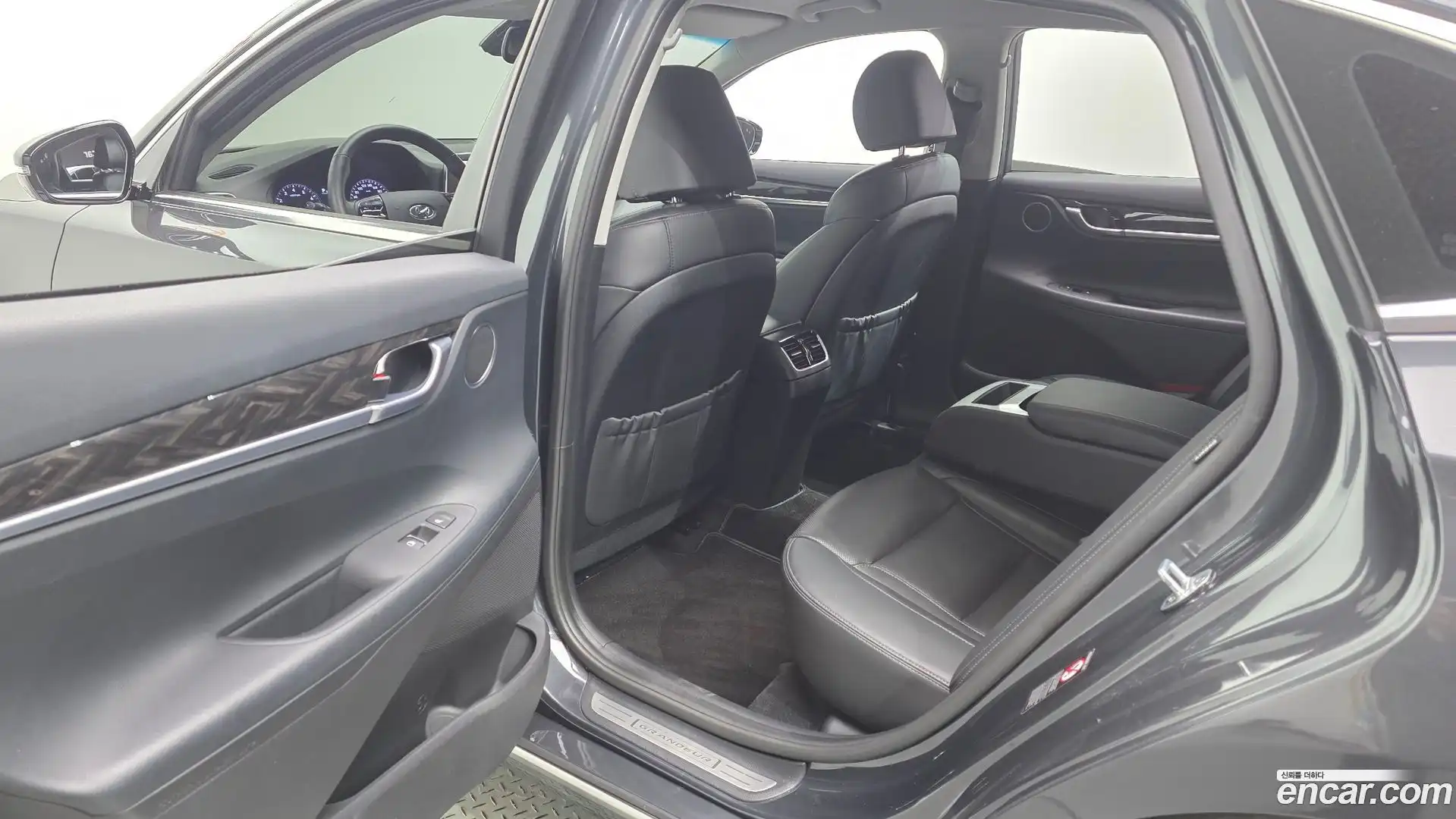 Grandeur Hyundai 2018.10-OPTION-016