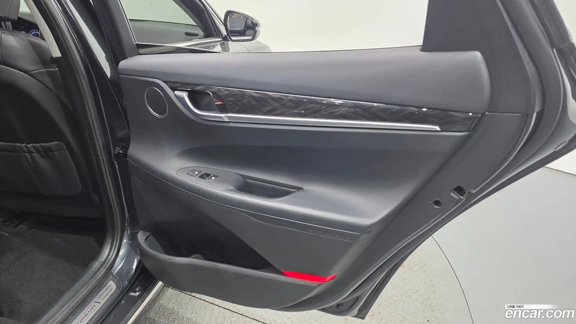 Grandeur Hyundai 2018.10-INNER-035