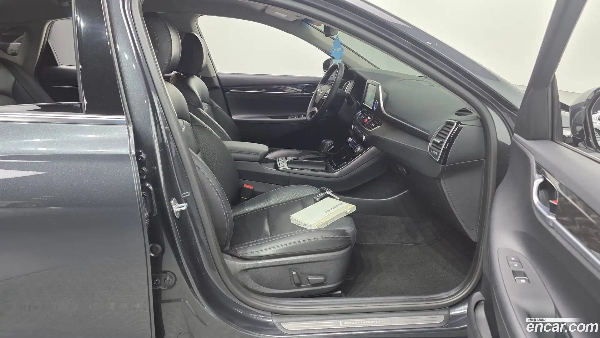 Grandeur Hyundai 2018.10-INNER-036
