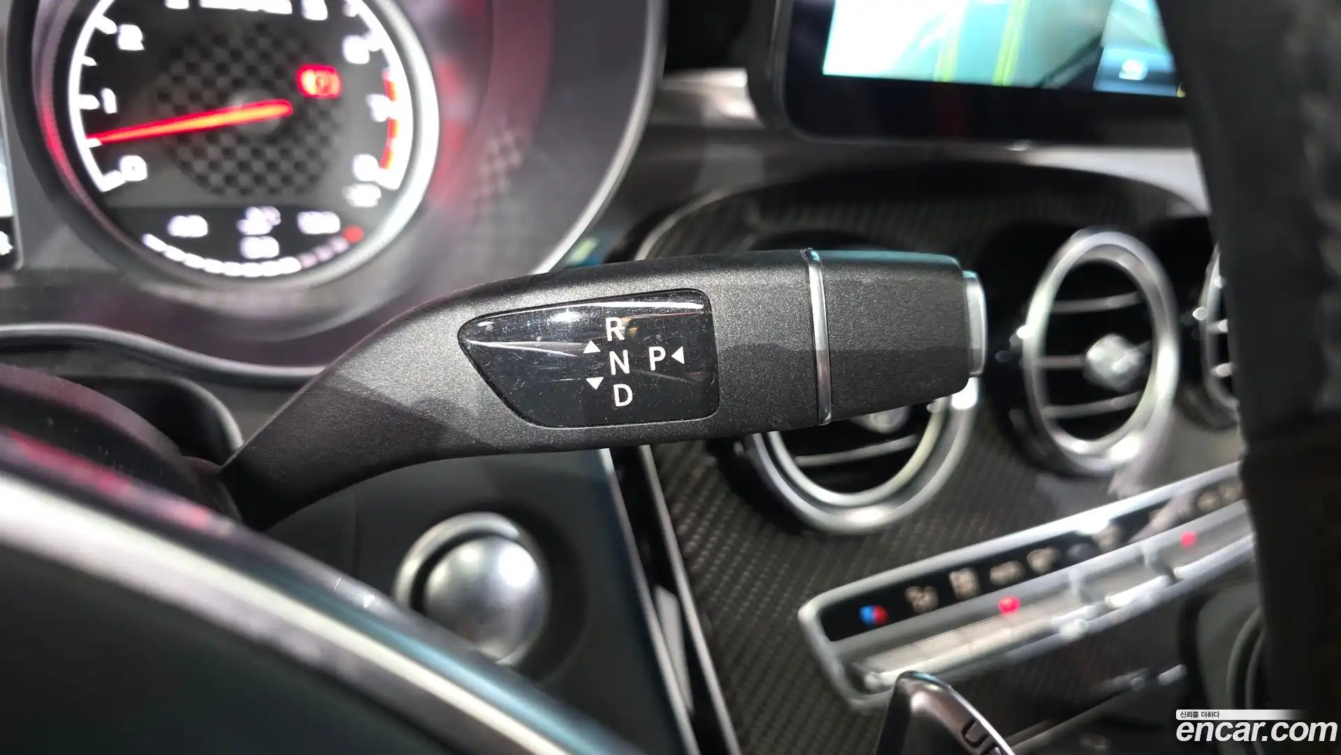 GLC-Class Mercedes-Benz 2017.10-INNER-009