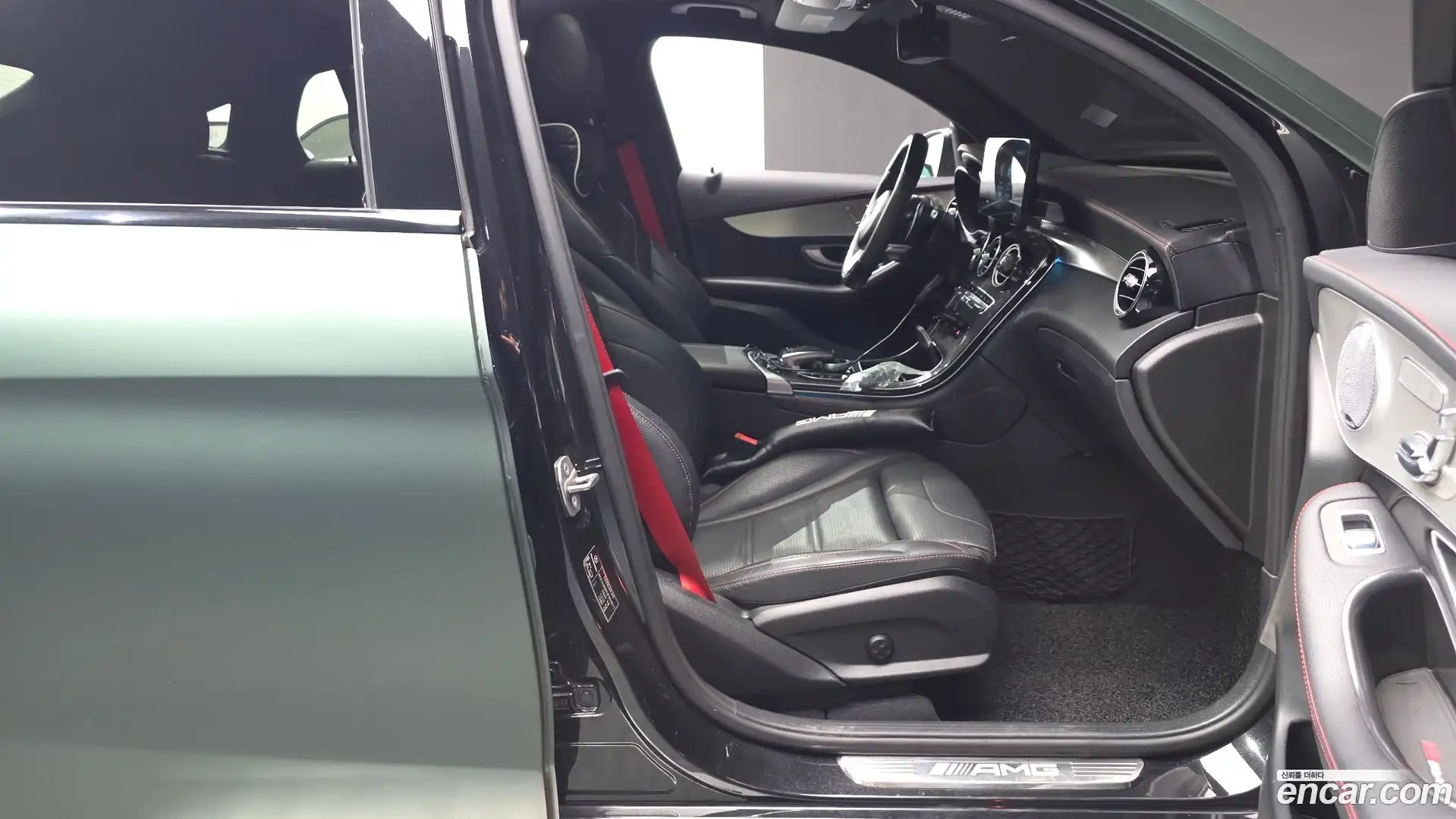 GLC-Class Mercedes-Benz 2017.10-INNER-010